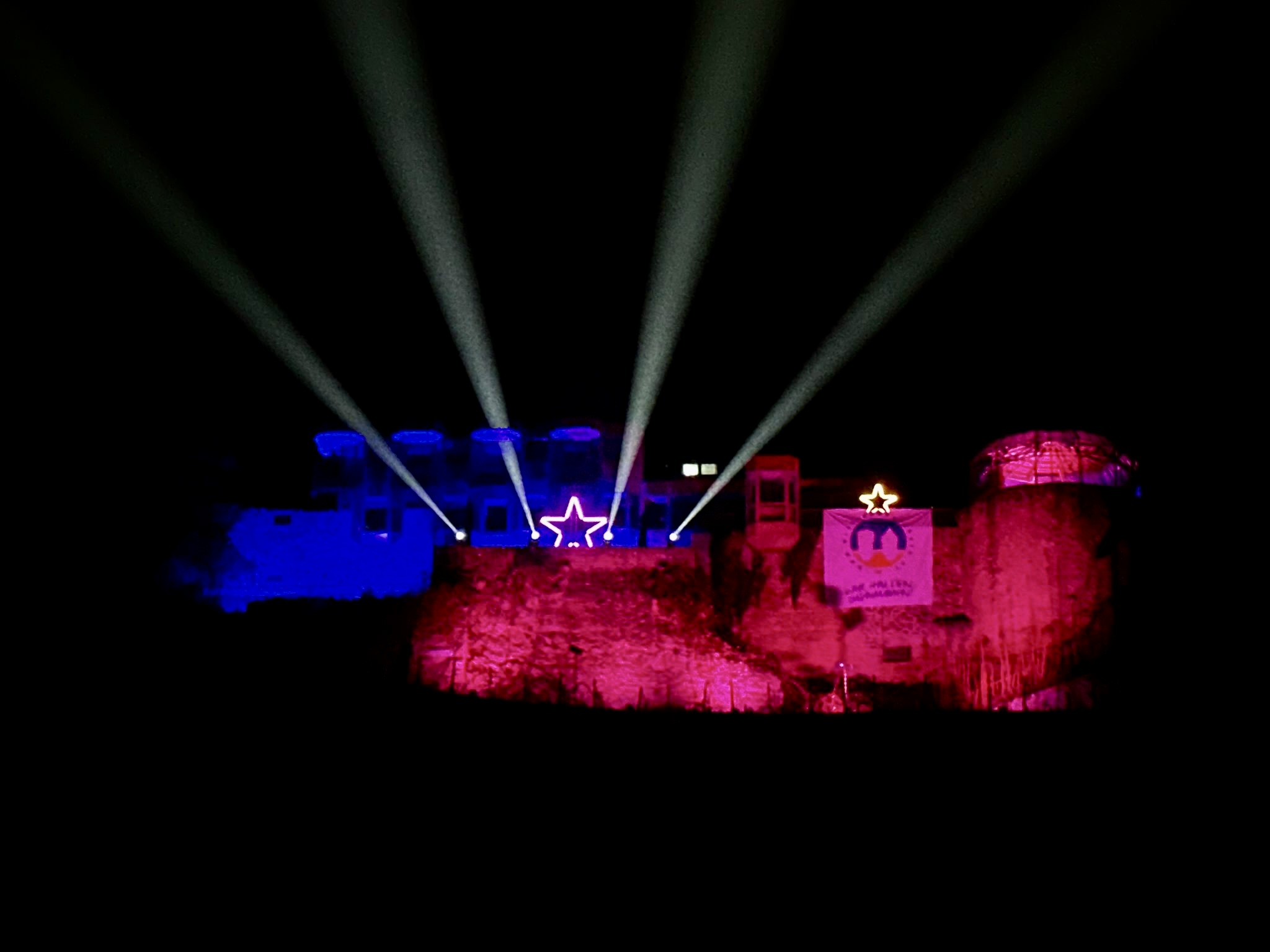 Architekturbeleuchtung bei Nacht